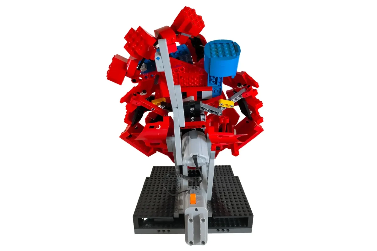 LEGO anunță noi calificări în etapa de review: O inimă pulsândă și legendarul Polar Express ating pragul de 10.000 de voturi