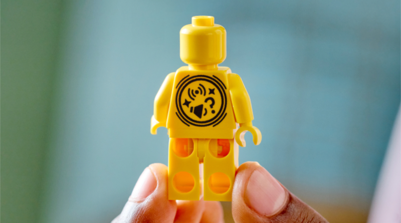 LEGO anunță o schimbare istorică: Noile minifiguri SMART Play vor avea picioarele și torsul pre-asamblate permanent