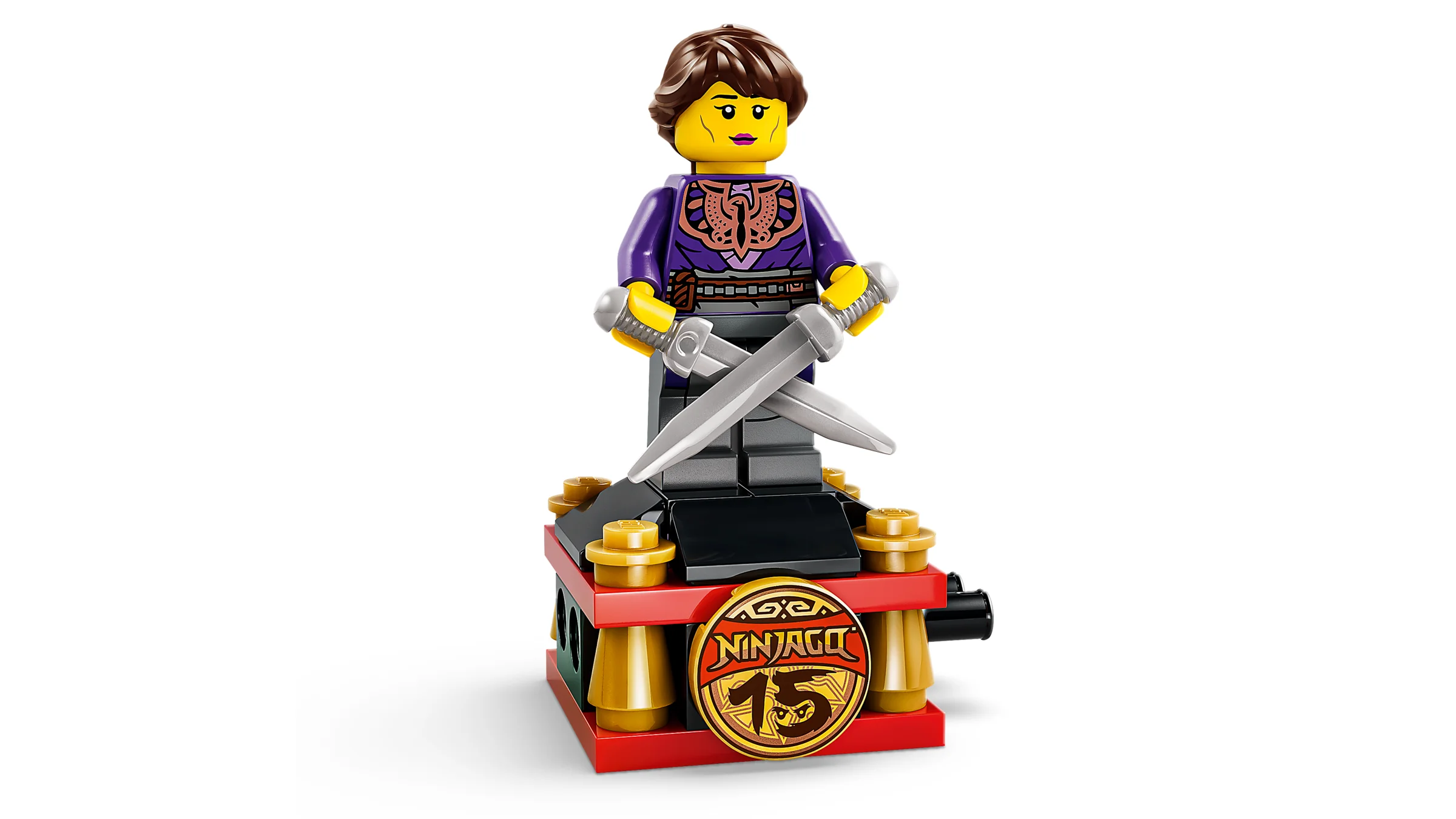 Minifigurină LEGO Nya, cu două săbii, stând pe o platformă mică, decorată Ninjago.