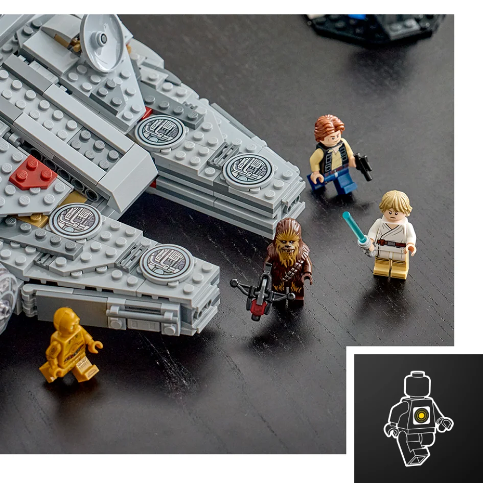 Mini-figurinele Millennium Falcon (Han Solo, Luke Skywalker, Chewbacca, C-3PO) alături de detaliile navei.