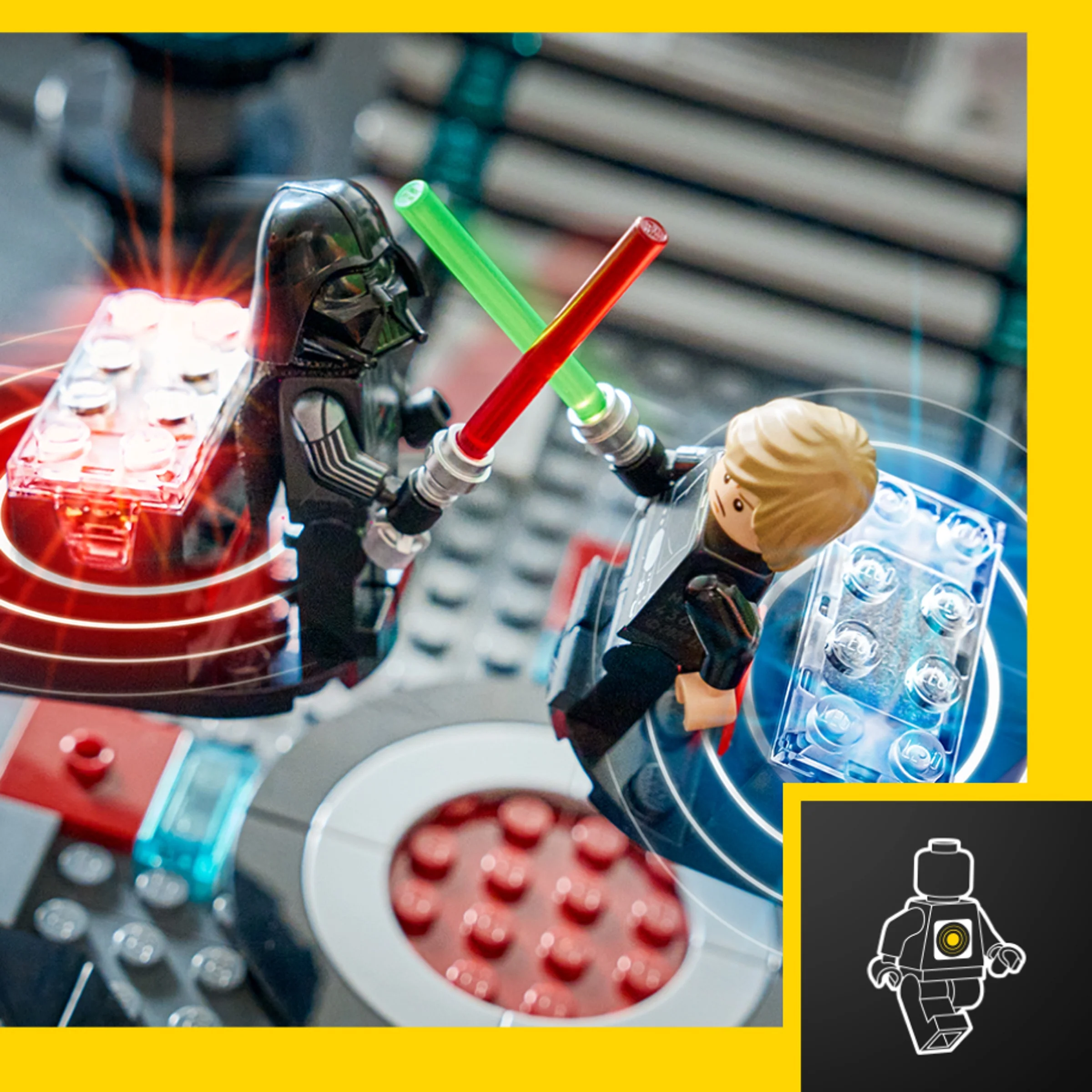 Duelul final! Luke și Darth Vader se înfruntă cu săbiile laser.