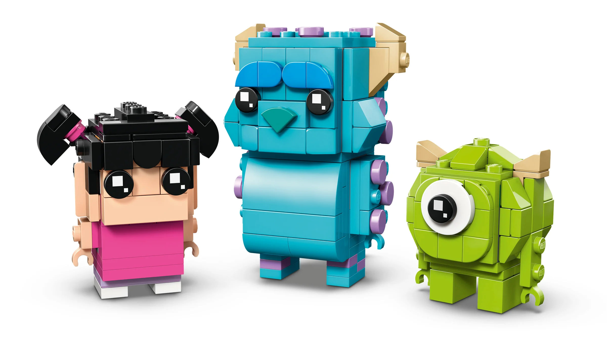 Imagine cu figurinele Sulley, Mike și Boo construite din piese LEGO BrickHeadz. Aspect detaliat și colorat.