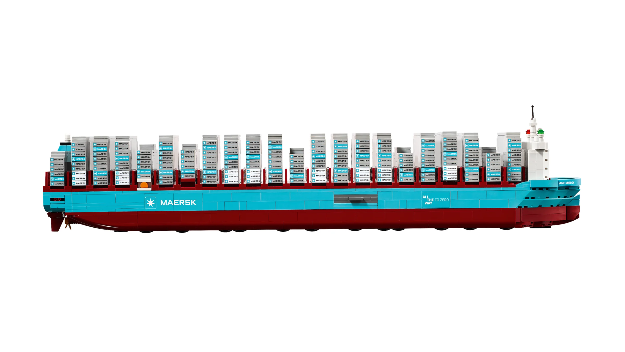Imagine detaliată a vaporului Maersk construit din LEGO, cu multe containere. Aspect realist.