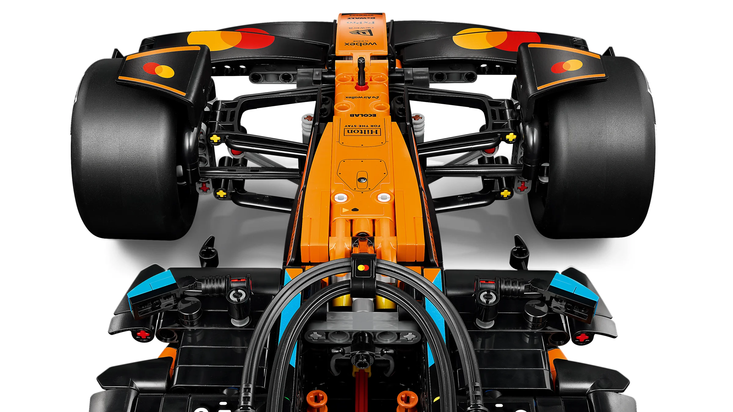 Vedere de sus a modelului McLaren F1, cu detalii complexe și culorile specifice echipei.