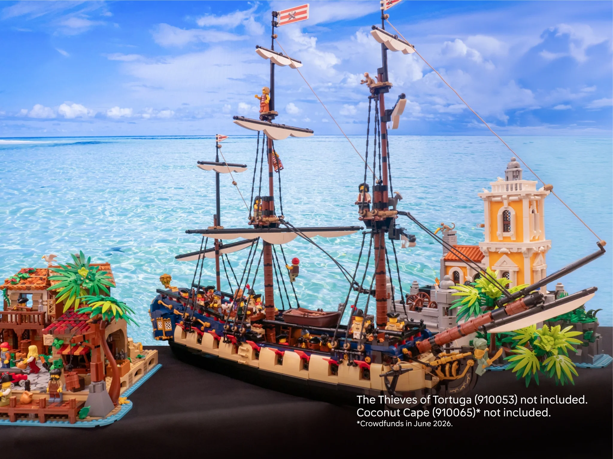 O imagine a fregatei Privateer Fortuna, un model LEGO detaliat cu pânze și minifigurine.