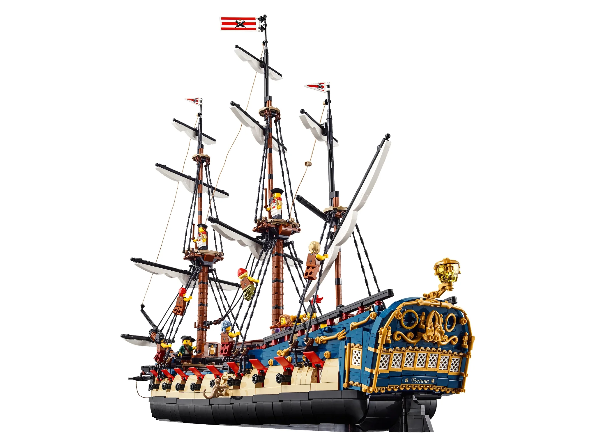 Imagine cu modelul finalizat al fregatei Privateer Fortuna. O navă detaliată cu pânze și minifigurine.