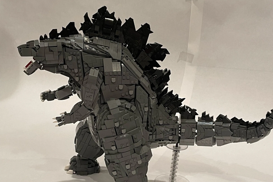 Detalii noi despre LEGO Godzilla: Un indiciu misterios descoperit în revista oficială ne pregătește pentru marea lansare