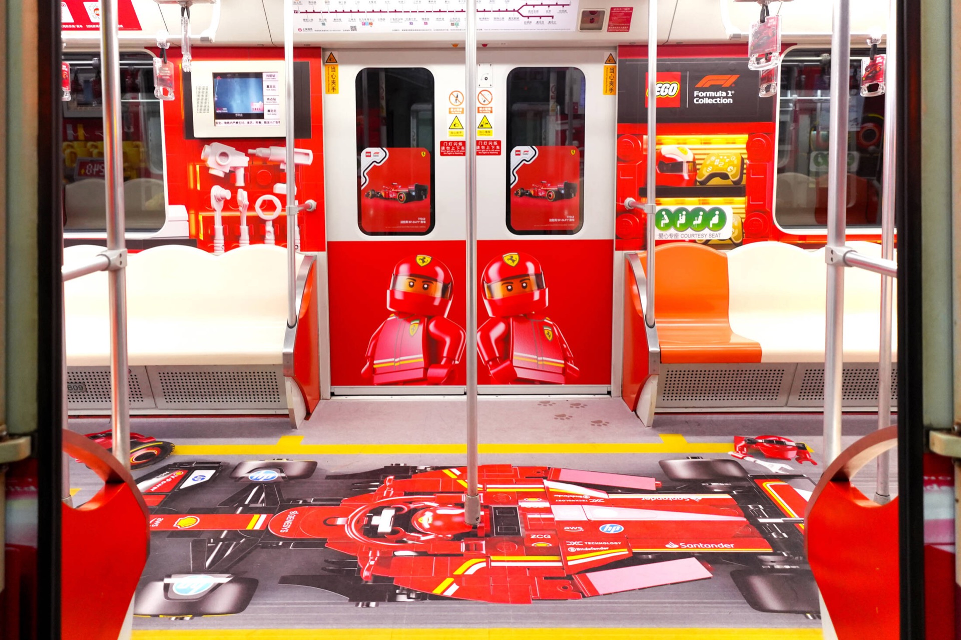 LEGO transformă metroul din Shanghai într-o pistă de Formula 1 spectaculoasă