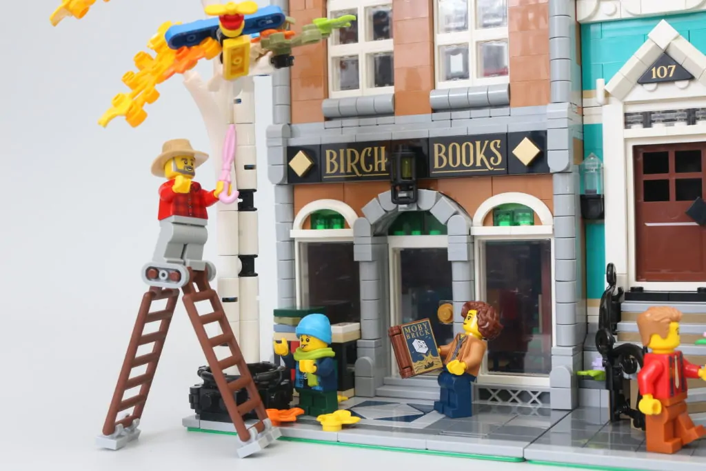 Detalii noi despre viitorul set LEGO Book Nook: O incursiune fascinantă în lumea lecturii prin intermediul cărămizilor