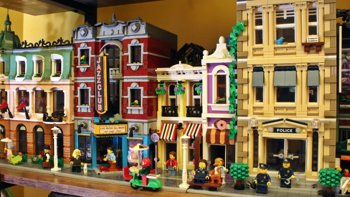 LEGO dezvăluie noile clădiri modulare din BrickLink Designer Program Seria 10: Ghid complet de integrare în orașul tău
