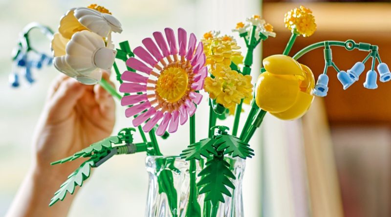 Detalii noi despre noile seturi LEGO Botanicals și decoruri festive pregătite pentru 2026