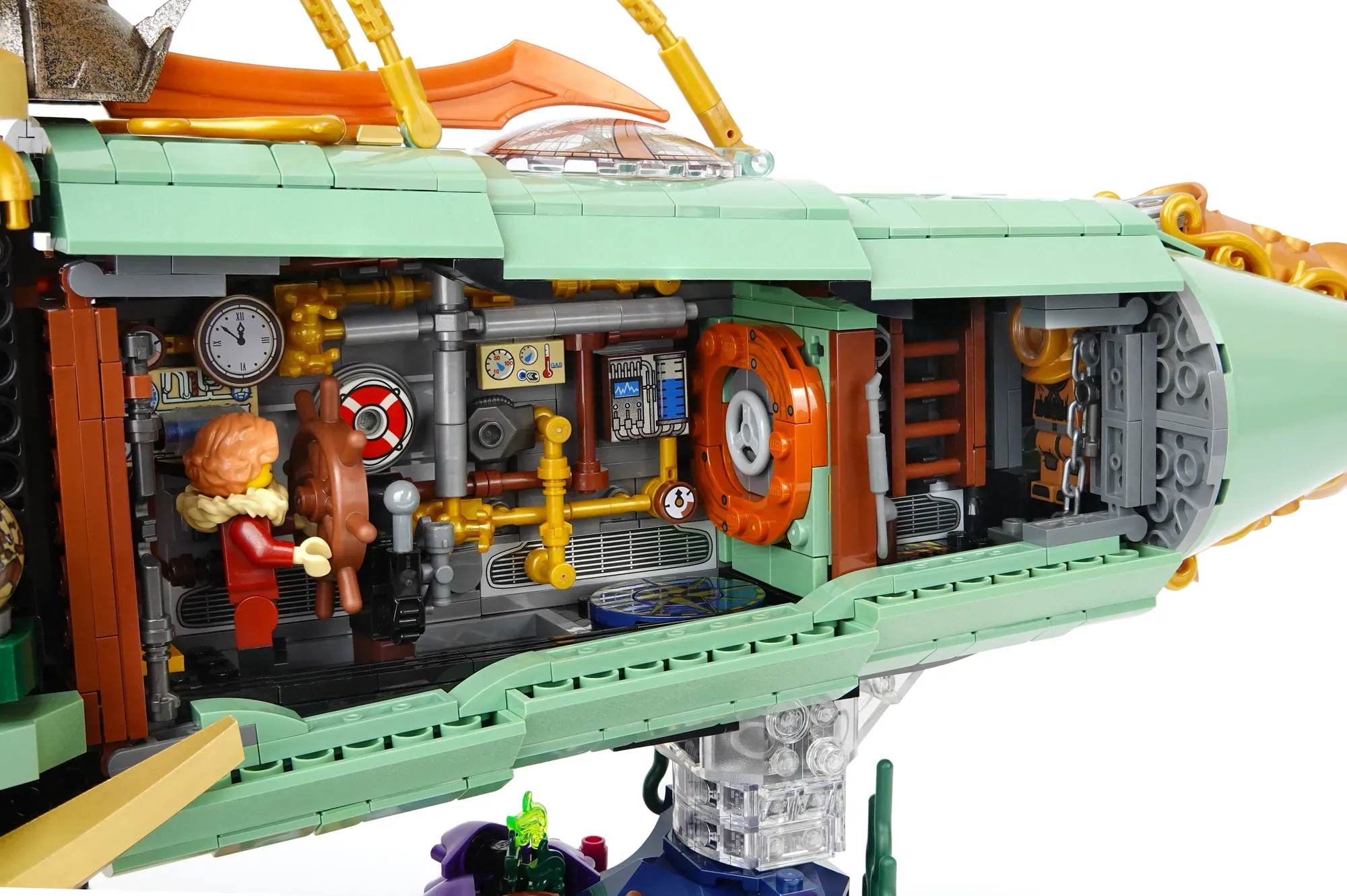 Detalii despre noul proiect Motorised Steampunk Submarine care a cucerit platforma LEGO Ideas