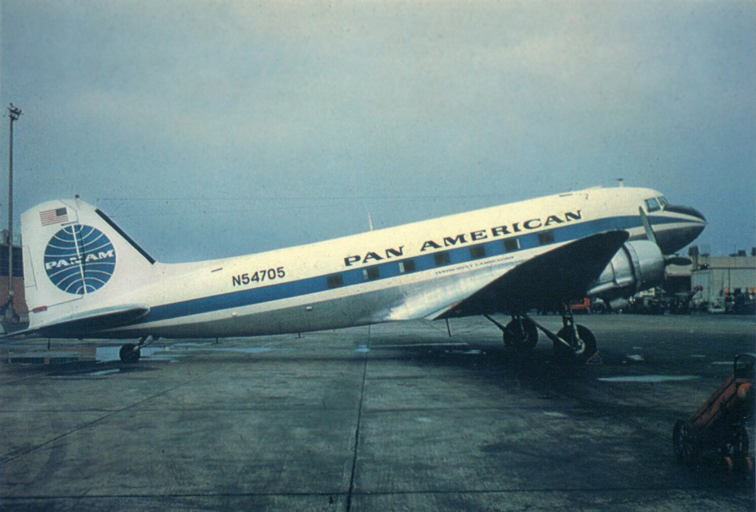 LEGO anunță spectaculosul set Icons 11378 Douglas DC-3 PAN AM Airliner: O legendă a aviației revine din piese