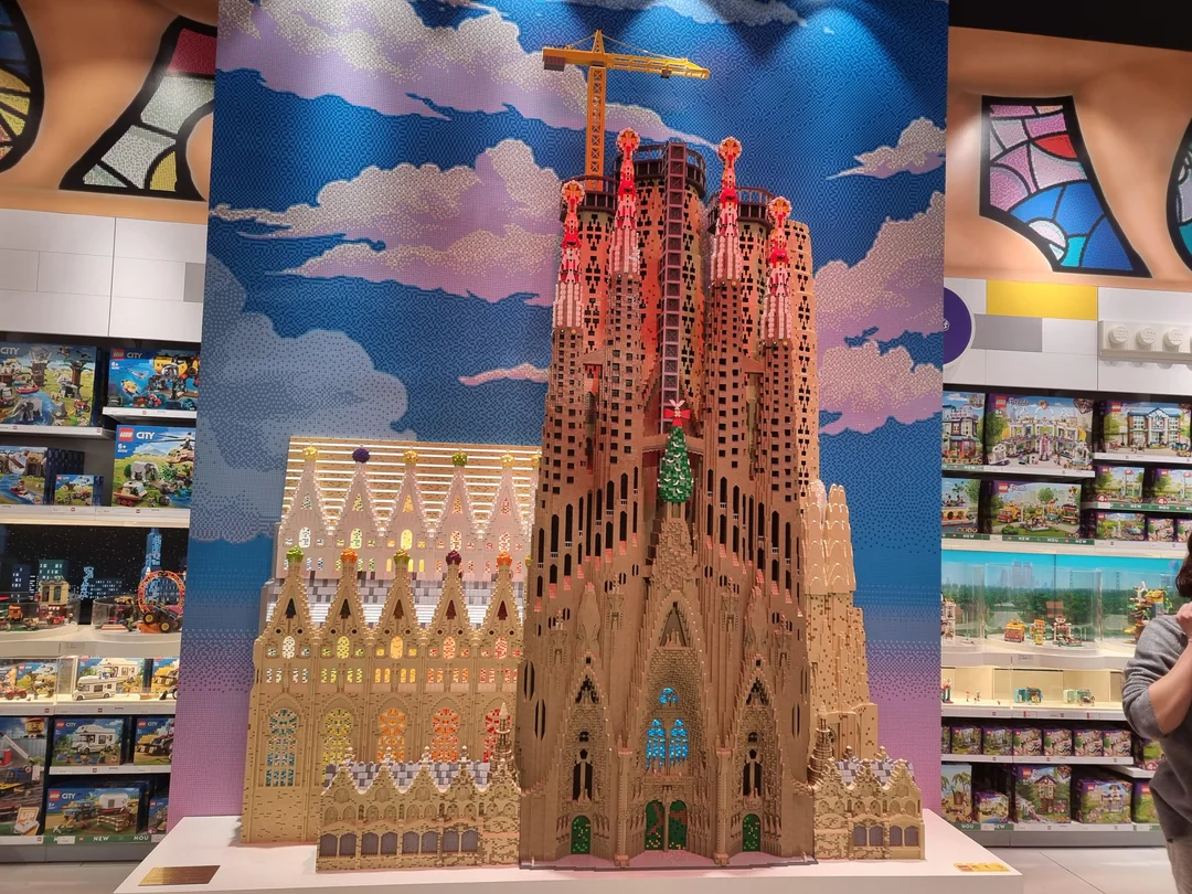 Detalii despre viitorul LEGO Architecture 21065 Sagrada Familia: Cel mai mare set din istoria companiei