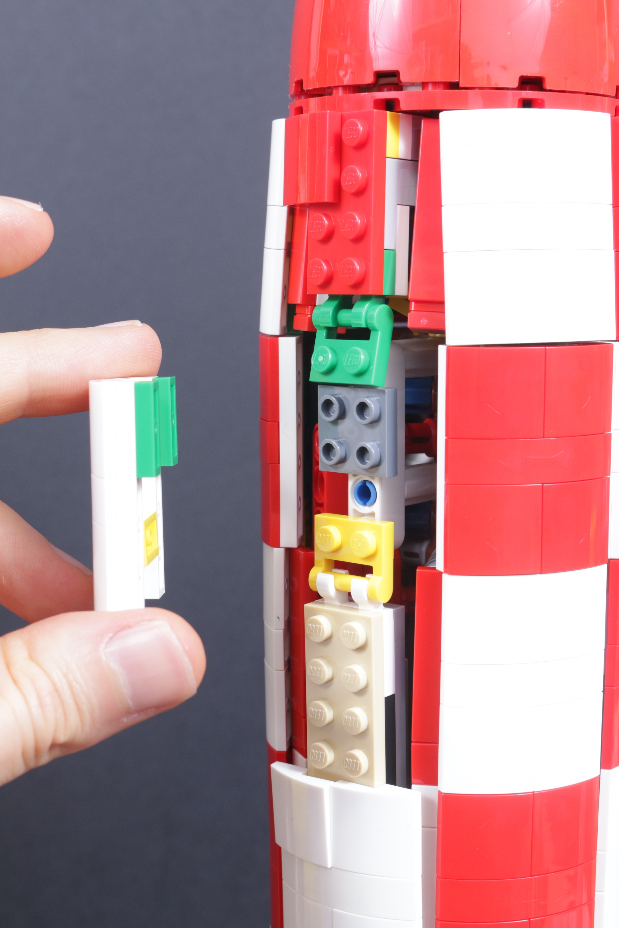LEGO lansează spectaculoasa rachetă Tintin Moon Rocket: O incursiune în culisele designului complex