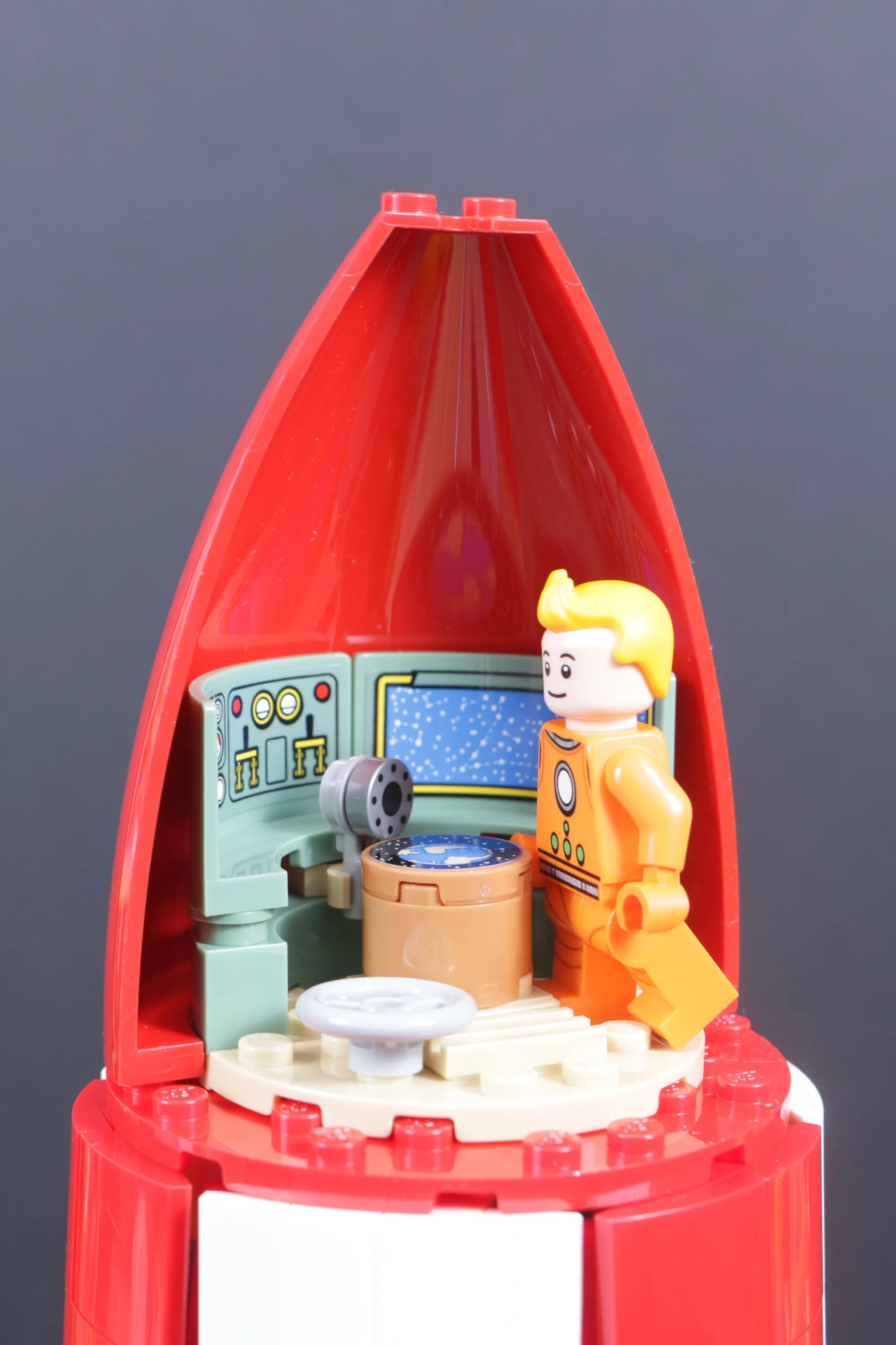 Detalii fascinante despre noul set LEGO Ideas 21367 Tintin Moon Rocket: Între acuratețe istorică și secrete ascunse