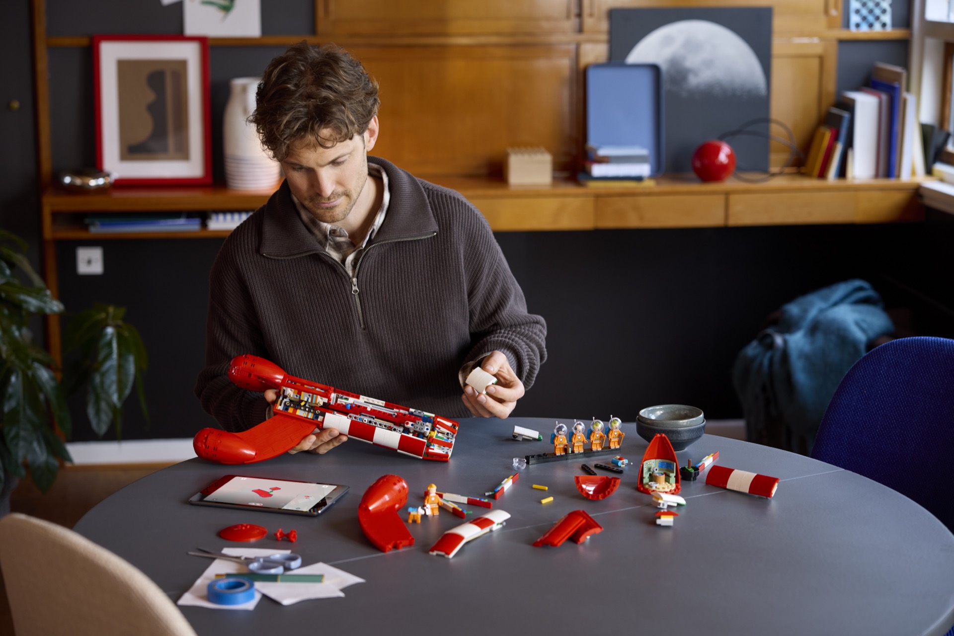 LEGO lansează spectaculoasa rachetă Tintin Moon Rocket: O incursiune în culisele designului complex
