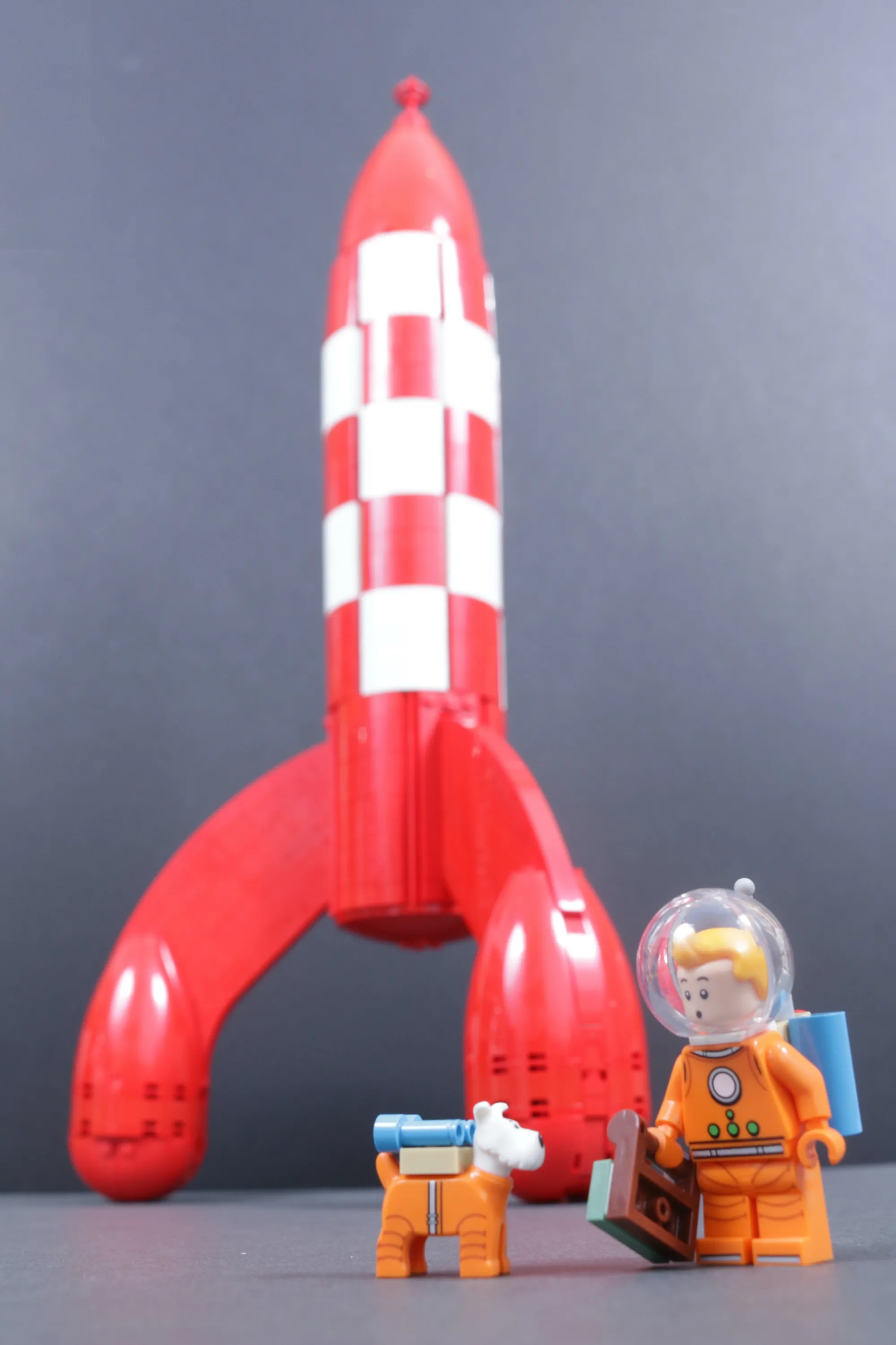LEGO lansează spectaculosul set 21367 Tintin Moon Rocket: O colaborare plină de detalii fascinante cu universul lui Hergé