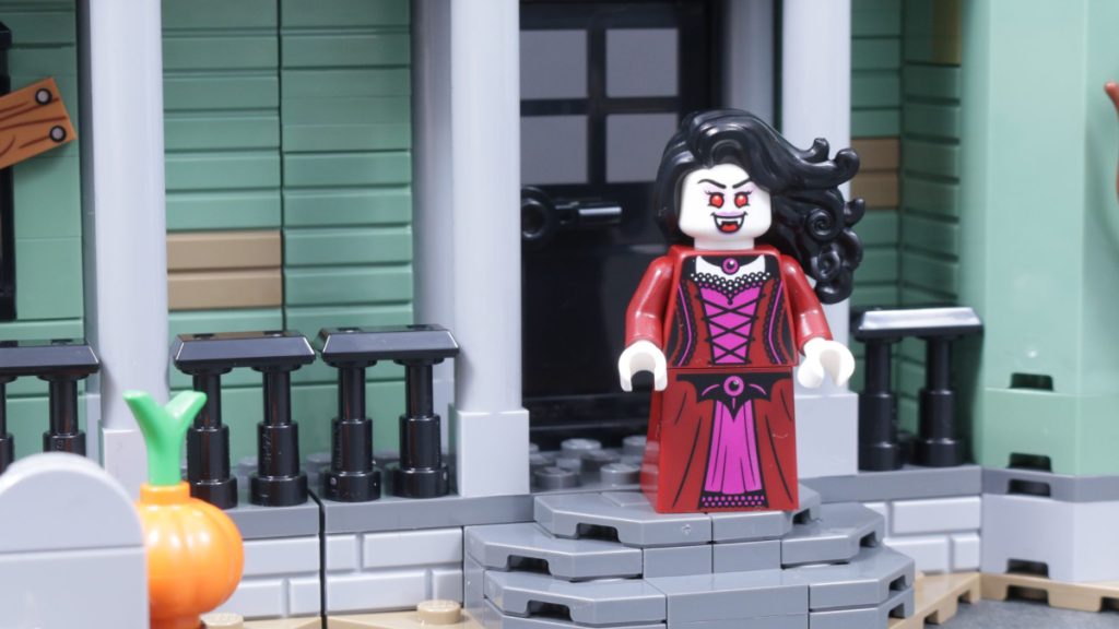 Noi detalii despre colecția LEGO Icons 2026: O nouă casă bântuită și cel mai mare set Book Nook de până acum