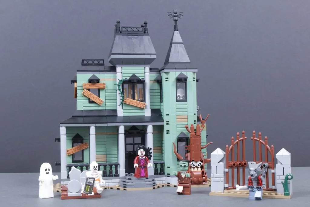 Detalii noi despre LEGO Halloween Village: Setul 11383 Spooky Haunted House ar putea marca începutul unei noi tradiții în 2026