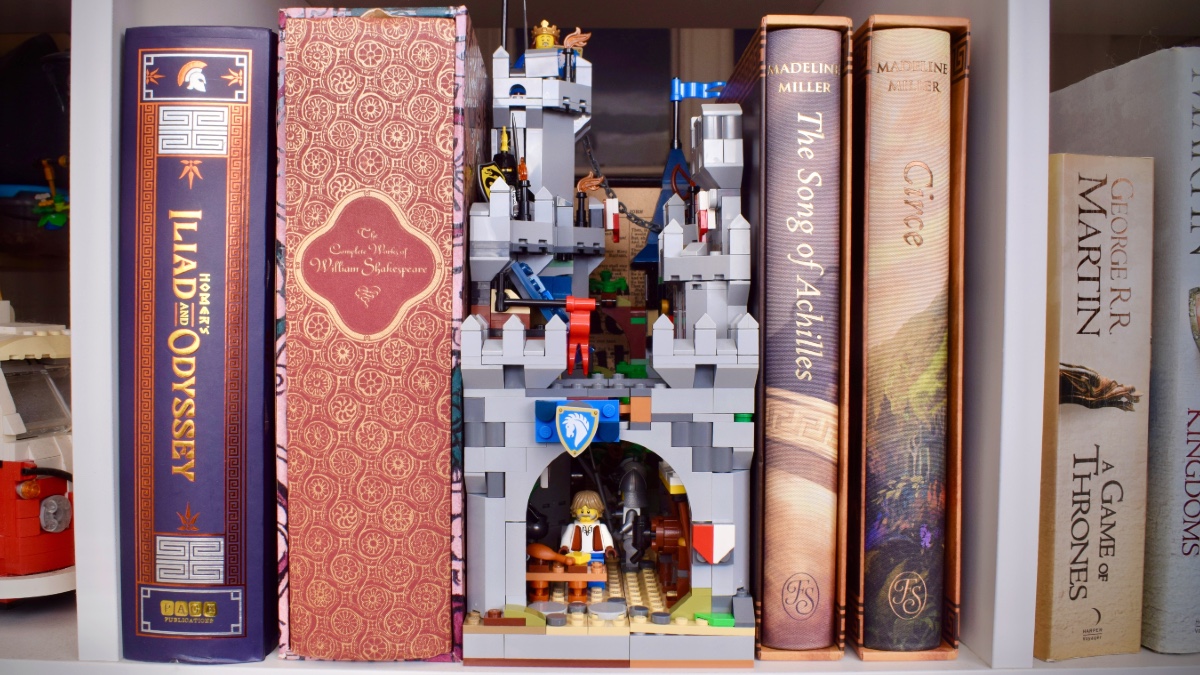 Detalii noi despre viitorul set LEGO Book Nook: O incursiune fascinantă în lumea lecturii prin intermediul cărămizilor