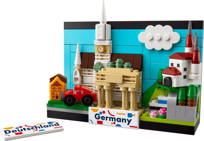 Setul LEGO 40954 Pikachu, un personaj emblematic Pokémon construit din piese galbene și urechi negre