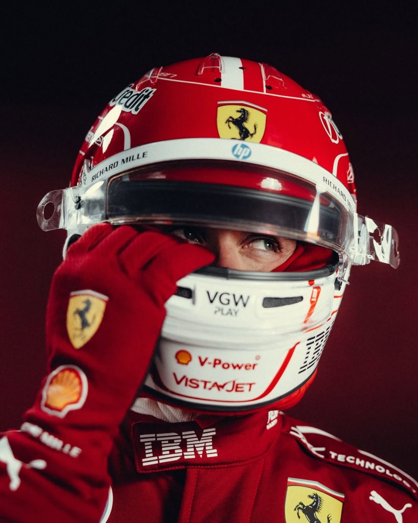 Detalii inedite despre noile căști LEGO Formula 1 Ferrari: O analiză comparativă între seturile de colecție și realitate