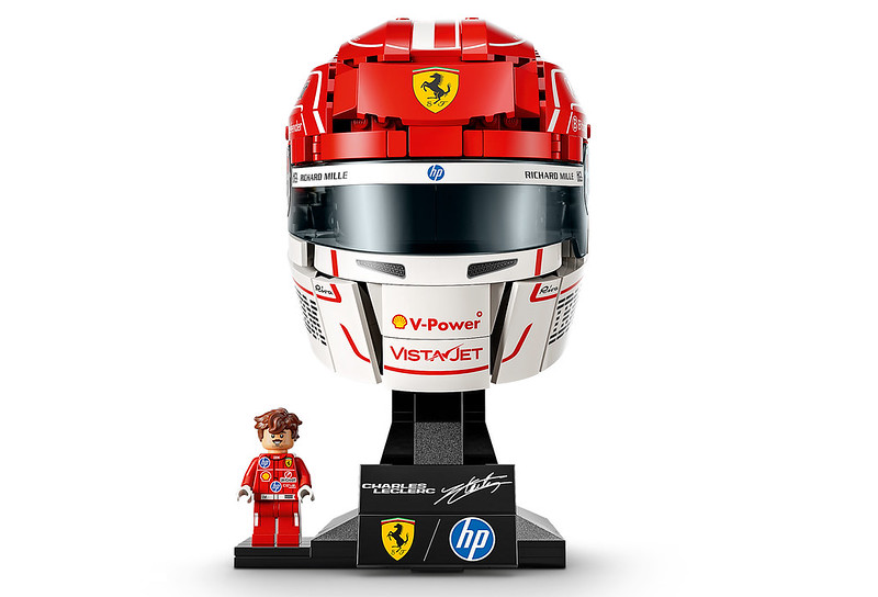 LEGO anunță noile seturi de colecție Scuderia Ferrari HP: Căștile piloților Charles Leclerc și Lewis Hamilton