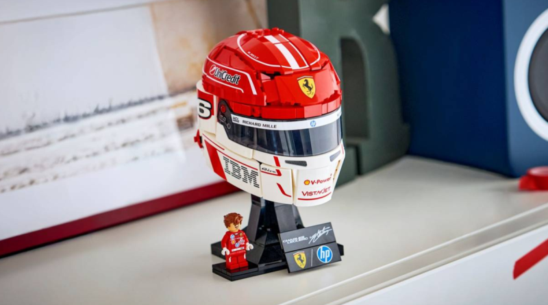 LEGO anunță lansarea primelor căști de colecție dedicate piloților Charles Leclerc și Lewis Hamilton