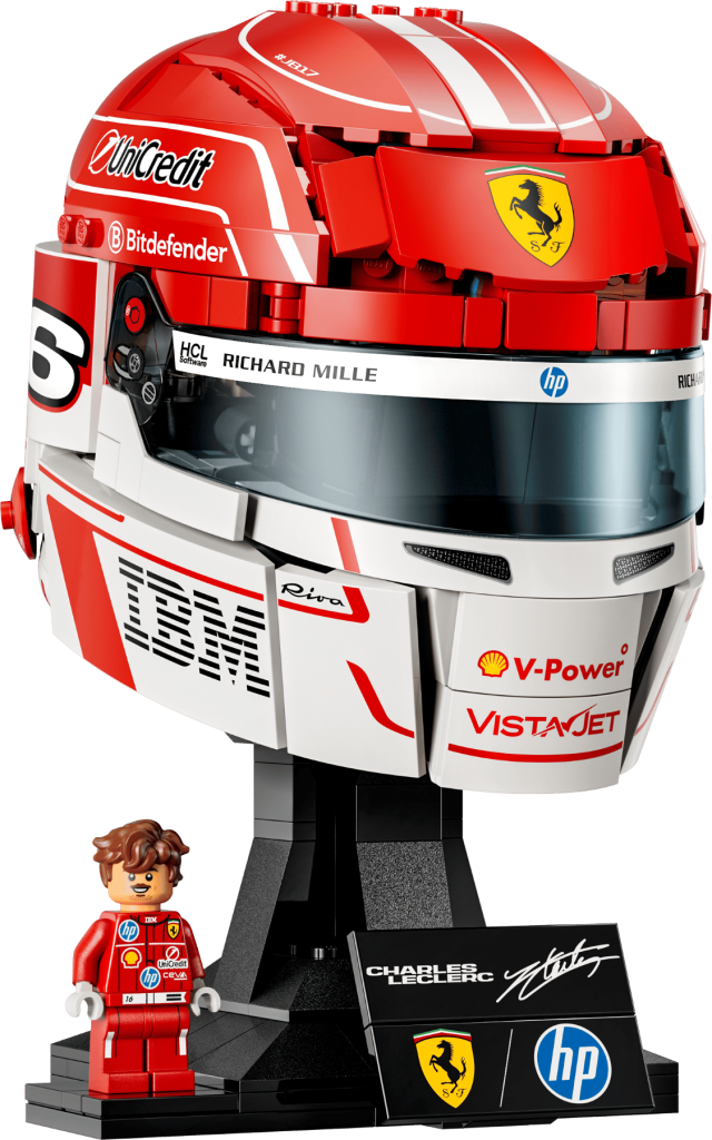LEGO anunță lansarea primelor căști de colecție dedicate piloților Charles Leclerc și Lewis Hamilton