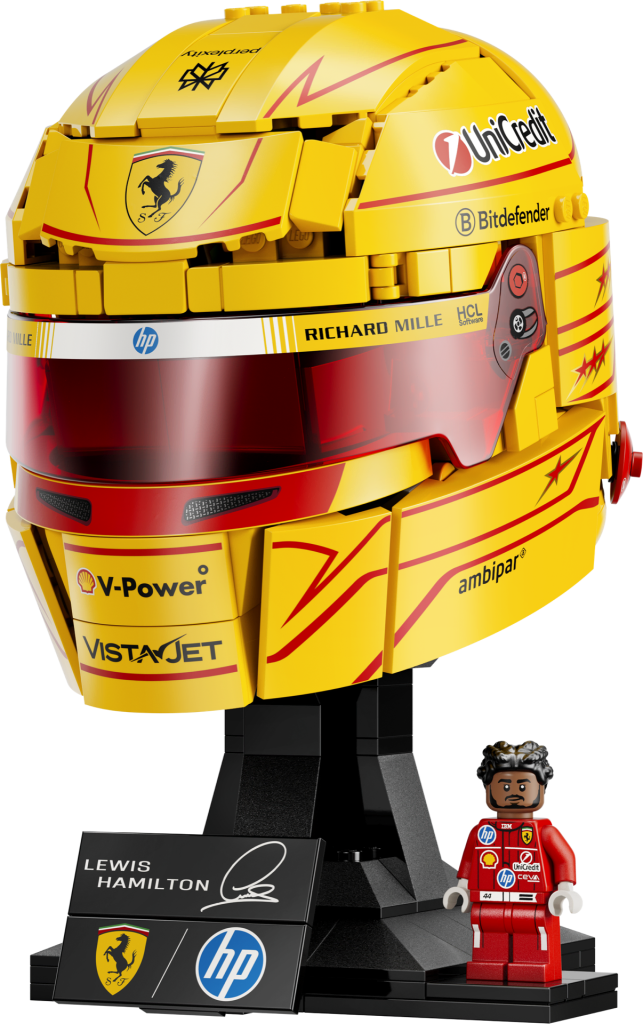 LEGO anunță lansarea primelor căști de colecție dedicate piloților Charles Leclerc și Lewis Hamilton
