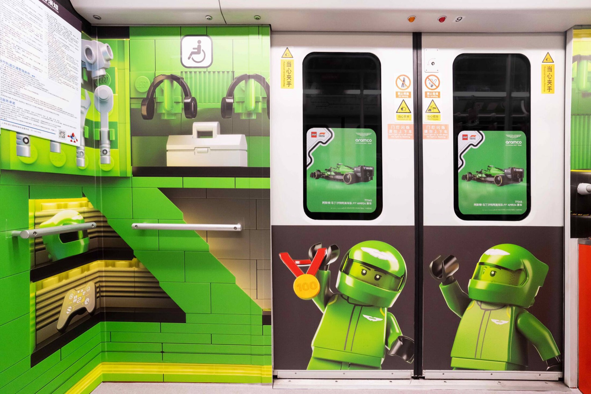 LEGO transformă metroul din Shanghai într-o pistă de Formula 1 spectaculoasă
