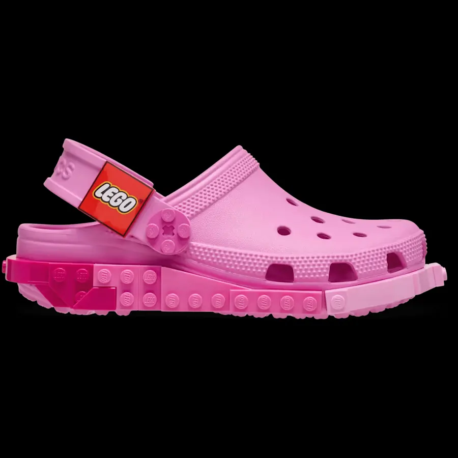 LEGO lansează noua colecție LEGO Crocs Creativity Collection: Stil și confort pentru fanii de toate vârstele