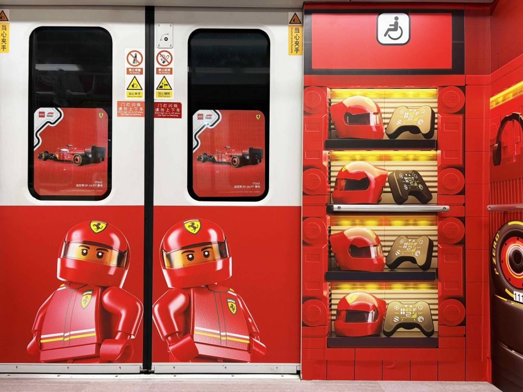 LEGO transformă metroul din Shanghai într-o pistă de Formula 1 spectaculoasă