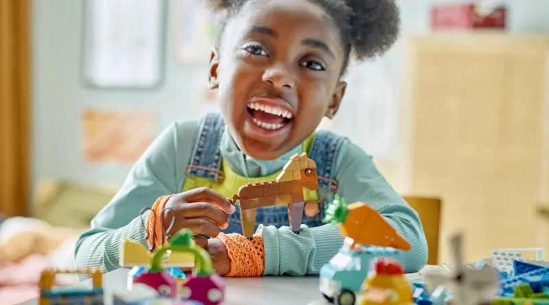 LEGO lansează un nou hub digital pentru Mini Builds: Trei modele noi și instrucțiuni gratuite pentru fani