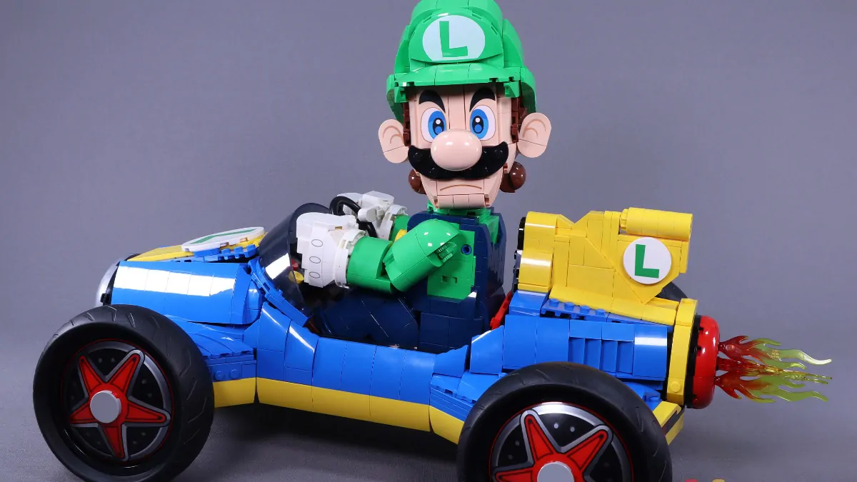 LEGO anunță detalii noi despre Luigi & Mach 8: Secretul din spatele celebrului meme „Death Stare”