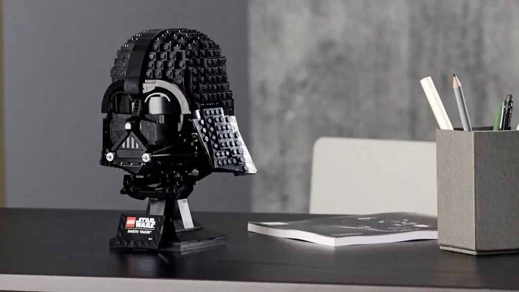 Detalii noi despre designul noilor busturi LEGO Star Wars Yoda și Darth Vader: Secretul din spatele plăcuțelor de prezentare