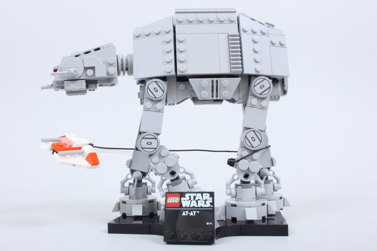 Detalii noi despre designul noilor busturi LEGO Star Wars Yoda și Darth Vader: Secretul din spatele plăcuțelor de prezentare