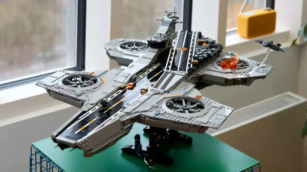 LEGO lansează noul S.H.I.E.L.D. Helicarrier (76354): Detalii noi despre designul și precizia noului simbol Marvel