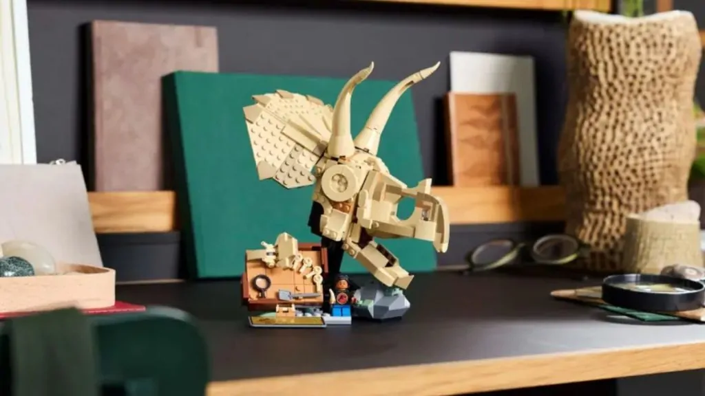 Detalii noi despre un posibil nou set LEGO Jurassic World: Scheletul unui Triceratops a fost observat în premieră