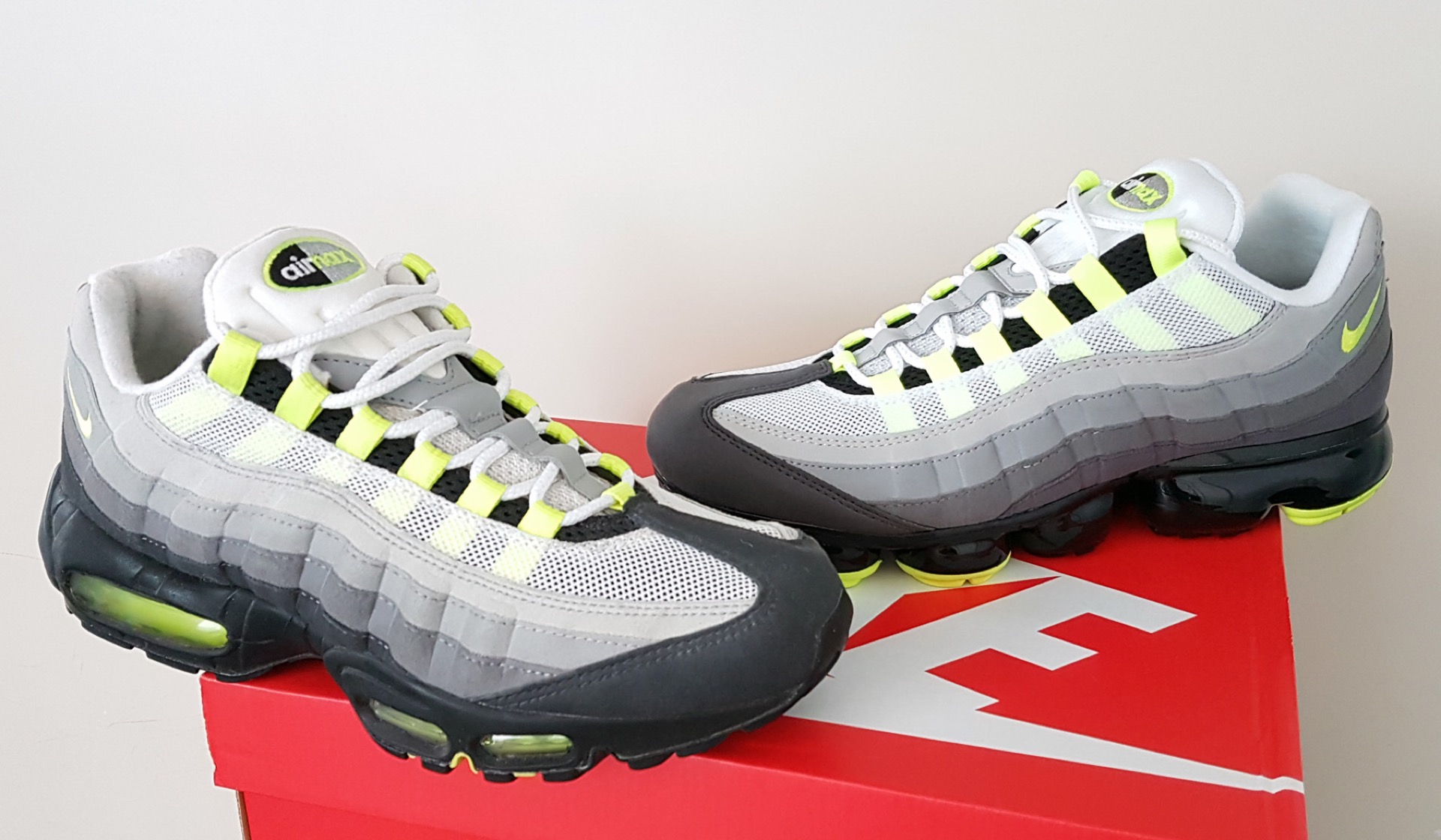 LEGO lansează noul model 43025 Nike Air Max 95: O fuziune între cultura sneaker și arta construcției