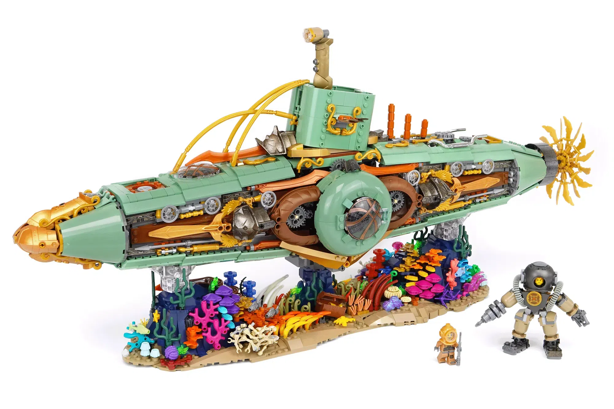 Detalii despre noul proiect Motorised Steampunk Submarine care a cucerit platforma LEGO Ideas