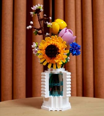 LEGO lansează prima vază oficială dedicată colecției Botanicals prin serviciul Pick a Brick