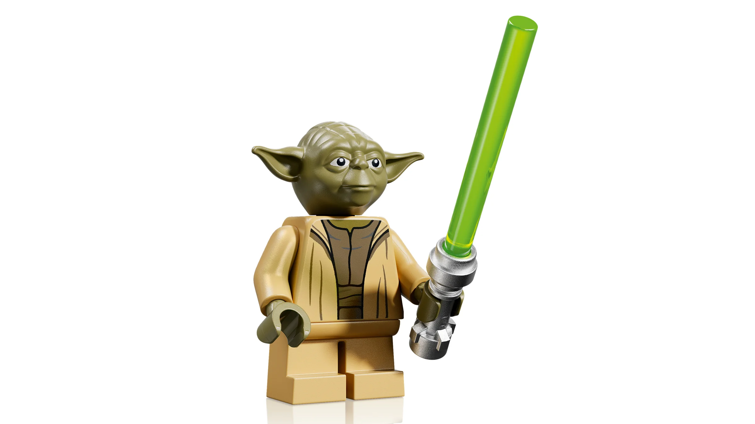 O minifigurină LEGO Yoda cu o sabie laser verde, pe fundal alb. Detaliu al personajului.