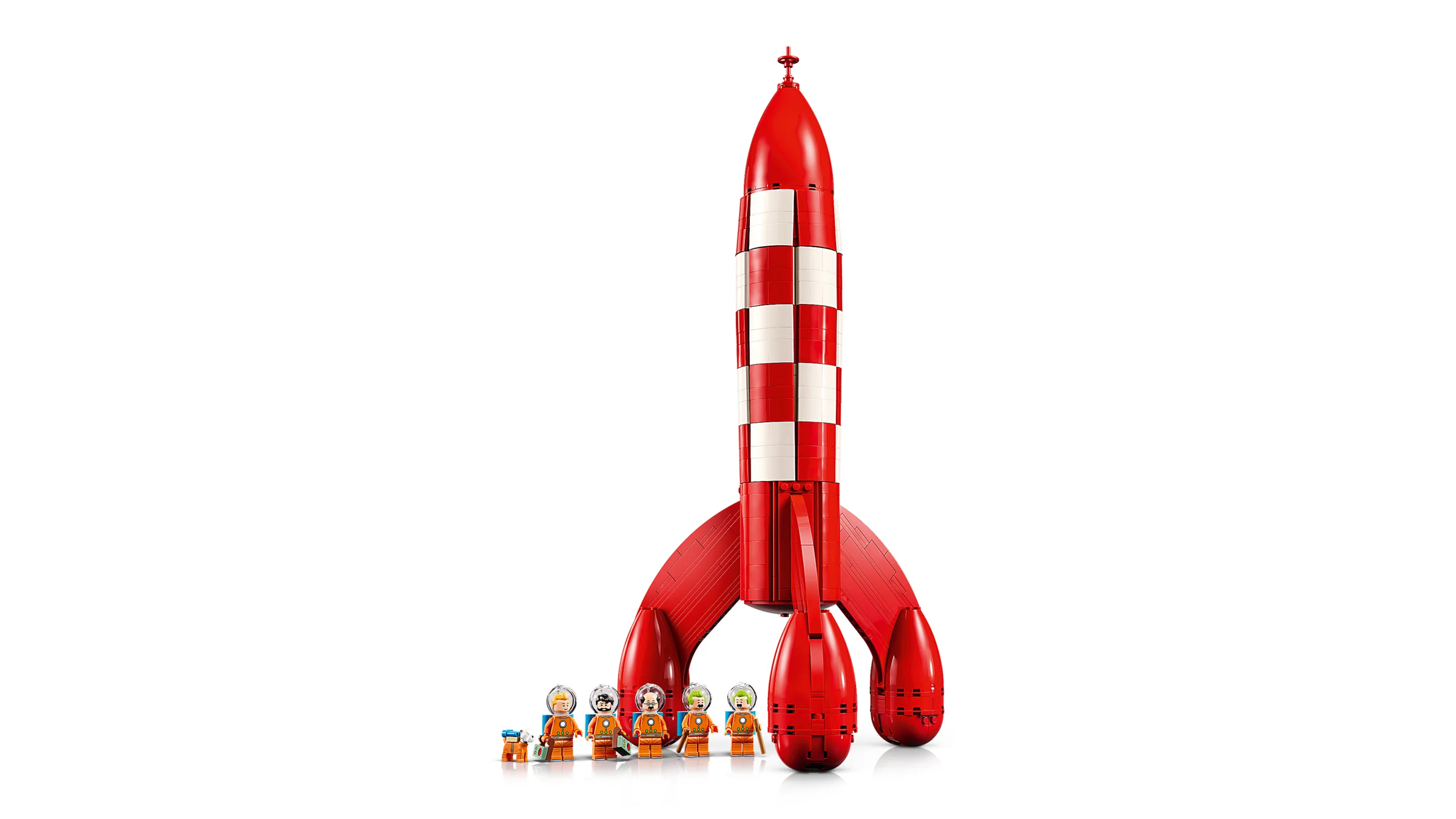 Imagine cu racheta Tintin și minifigurinele incluse în setul LEGO. Model complet, ideal pentru fani.