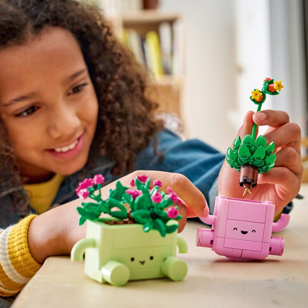 LEGO lansează 11506 Rocking Plants: O explozie de culori pastelate pentru pasionații de plante din cărămidă