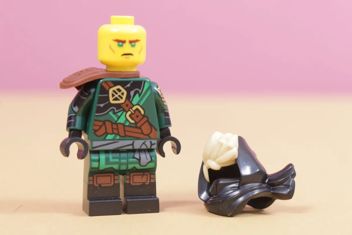 Misterul lui Mysterious Ronin: O versiune inedită a lui Lloyd pentru a 15-a aniversare NINJAGO
