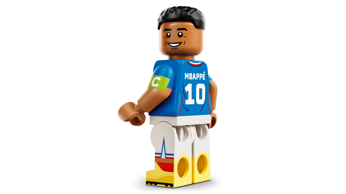 LEGO lansează setul 43013 Kylian Mbappé – Football Highlights: Starul francez își întâlnește propria minifigurină