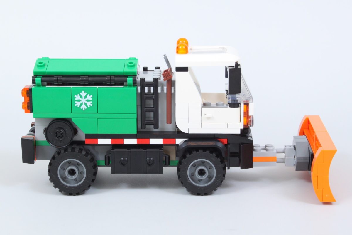 Magia reconstrucției: De ce setul LEGO City 60490 Snowplough a devenit preferatul comunității pentru modele alternative