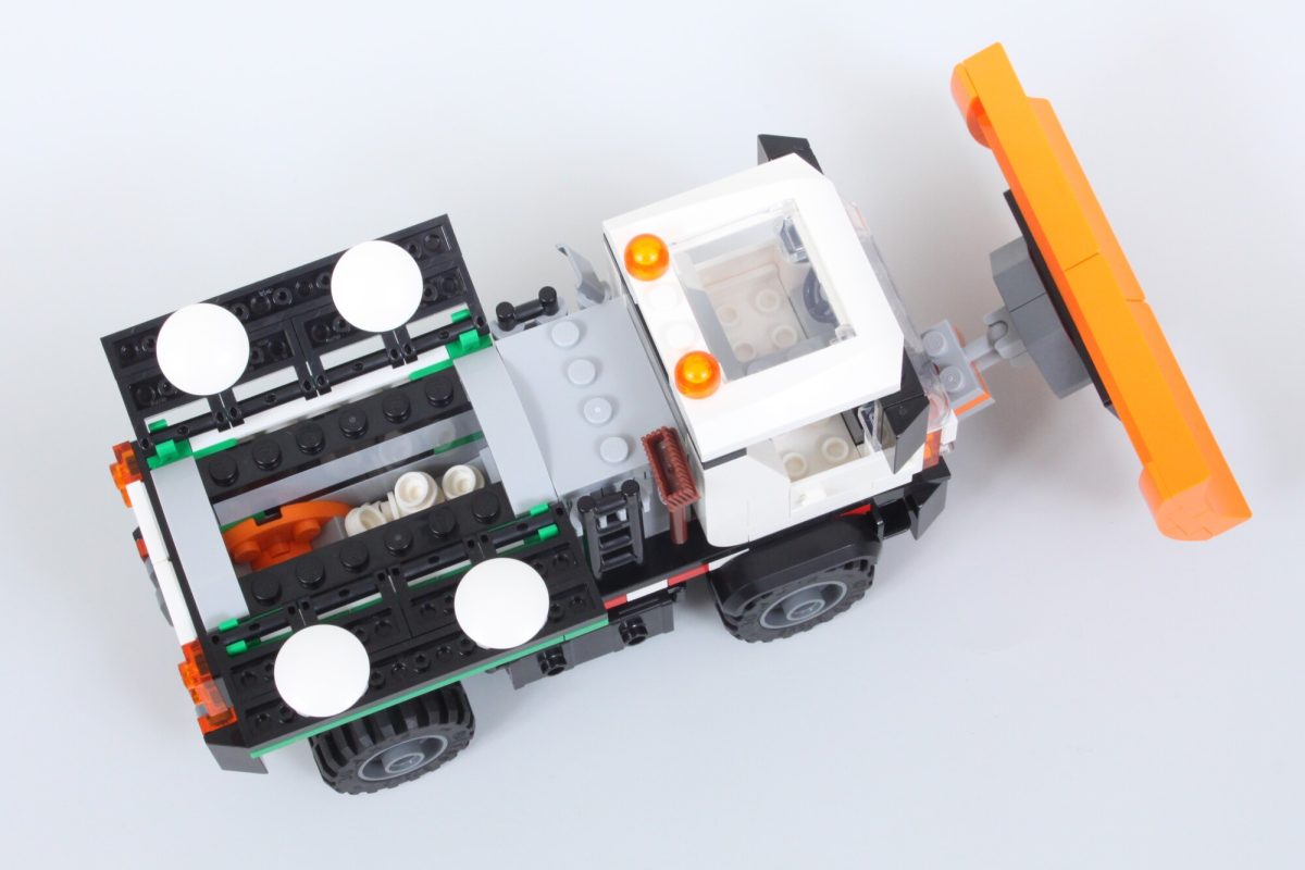 Magia reconstrucției: De ce setul LEGO City 60490 Snowplough a devenit preferatul comunității pentru modele alternative